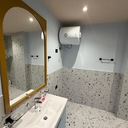 Luxury Nr 4 Odeon 2 Min From Sea Διαμέρισμα Vlorë